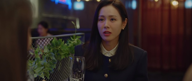 Tuổi 39 tập 6 đẫm nước mắt: Son Ye Jin quỳ gối kh&oacute;c l&oacute;c cầu xin b&agrave; cả, ngất lịm giữa đường chỉ v&igrave; bạn th&acirc;n - Ảnh 1.