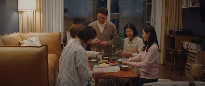Tuổi 39 tập 6 đẫm nước mắt: Son Ye Jin quỳ gối kh&oacute;c l&oacute;c cầu xin b&agrave; cả, ngất lịm giữa đường chỉ v&igrave; bạn th&acirc;n - Ảnh 5.