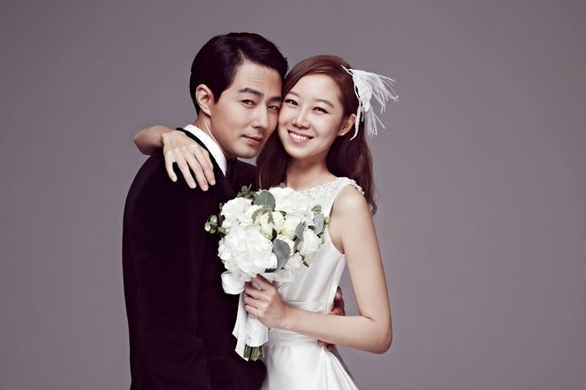 Gong Hyo Jin bắt được hoa cưới của Son Ye Jin trong siêu hôn lễ và đây là chú rể tương lai được dân tình réo gọi - Ảnh 5.