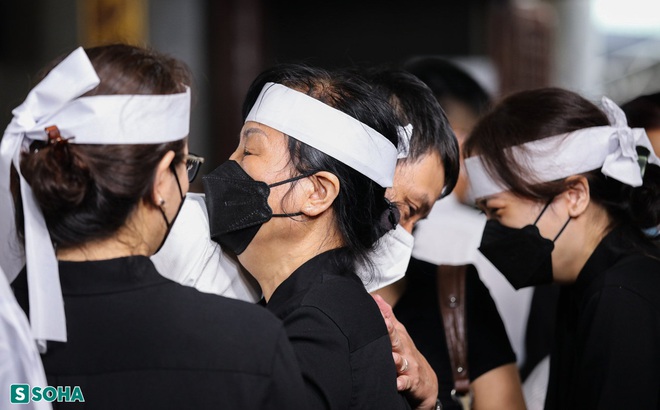 Lời vĩnh biệt trong sổ tang &ocirc;ng L&ecirc; H&ograve;a B&igrave;nh: Em ra đi khi ho&agrave;i b&atilde;o cống hiến c&ograve;n dang dở - Ảnh 1.
