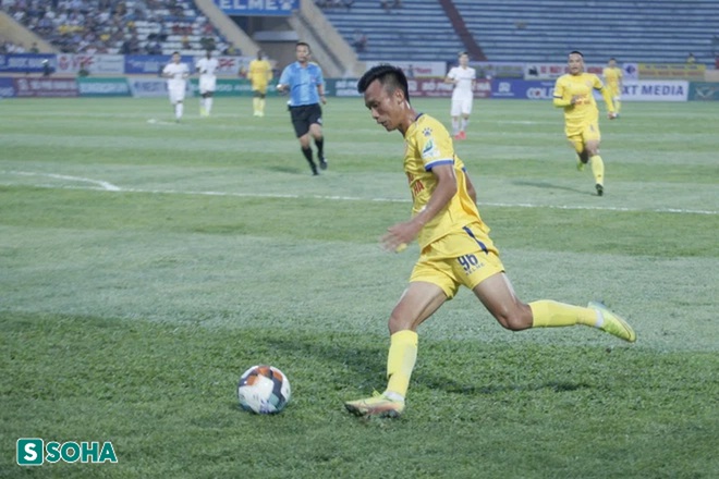 NÓNG: Cầu thủ U23 Việt Nam kêu cứu, V.League lại xuất hiện vụ nợ lương gây ồn ào - Ảnh 2.