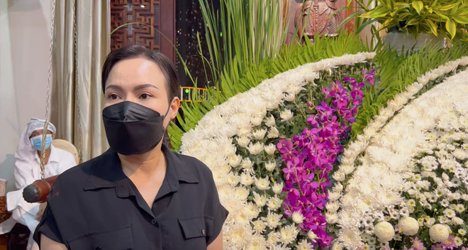 Việt Hương bức x&uacute;c, bật kh&oacute;c: Kh&ocirc;ng hiểu sao t&ocirc;i quỳ lạy cũng bị chửi - Ảnh 2.
