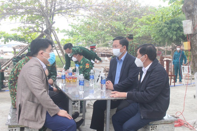 Chủ tịch tỉnh Quảng Nam yêu cầu khẩn trương điều tra vụ chìm ca nô làm 17 người chết - Ảnh 3. Chủ tịch tỉnh Quảng Nam yêu cầu khẩn trương điều tra vụ chìm ca nô làm 17 người chết - Ảnh 3.