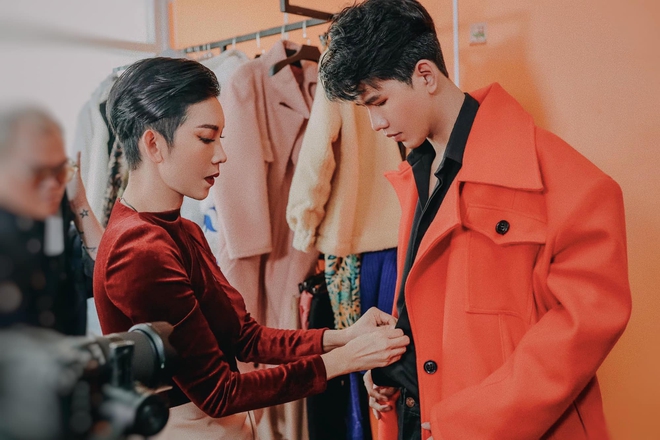 H&agrave; Anh v&agrave; Xu&acirc;n Lan căng thẳng với nhau đến thế, liệu c&oacute; biết 2 học tr&ograve; từng c&oacute; nụ h&ocirc;n đồng giới thắm thiết cỡ n&agrave;y kh&ocirc;ng? - Ảnh 9.