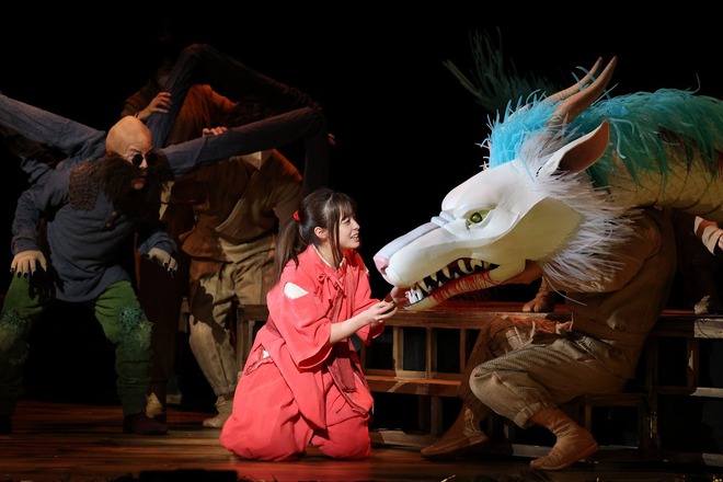 Mê mẩn huyền thoại Spirited Away bản người đóng: Chihiro xinh đáo để nhưng chiếm sóng lại là nhan sắc tiên tử của Haku! - Ảnh 3.