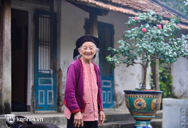 Hãy hiện diện và gửi tình cảm đến cụ bà để chúng ta cùng chia sẻ những niềm vui và tiếng cười trong ngày đặc biệt này.\