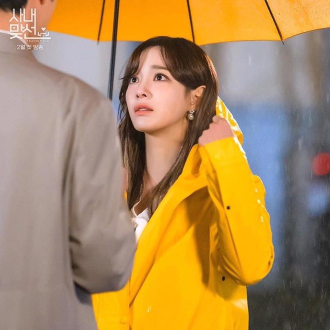 C&ocirc; nh&acirc;n vi&ecirc;n b&aacute; đạo của A Business Proposal: Idol to&agrave;n năng h&aacute;t hay đ&oacute;ng phim đỉnh, qu&aacute; khứ đi&ecirc;u đứng chỉ v&igrave; một bức h&igrave;nh - Ảnh 1.