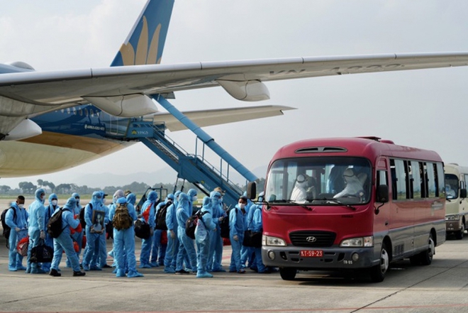 Sân bay Nội Bài lên 2 phương án đón người Việt ở điểm nóng Ukraine về nước - Ảnh 1.