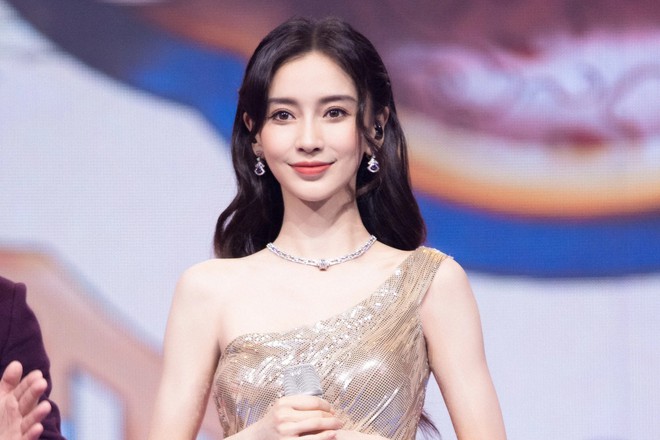 Mới ly h&ocirc;n 1 th&aacute;ng, Angela Baby đ&atilde; b&iacute; mật hẹn h&ograve; đại gia ở Thượng Hải, ai ngờ bị bại lộ v&igrave; phải c&aacute;ch ly? - Ảnh 2.