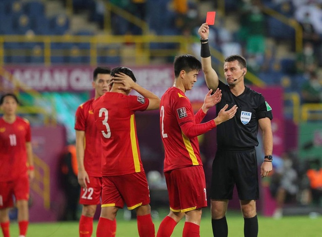 ĐT Việt Nam gặp lại trọng tài hung thần khi đấu Nhật Bản: Từng bị chỉ trích dữ dội vì rút thẻ đỏ cho Duy Mạnh - Ảnh 1.