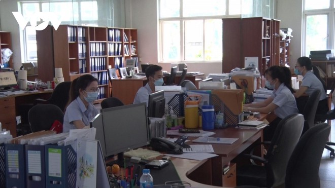 Long An mạnh dạn cho F0, F1 l&agrave;m việc trực tiếp - Ảnh 1.