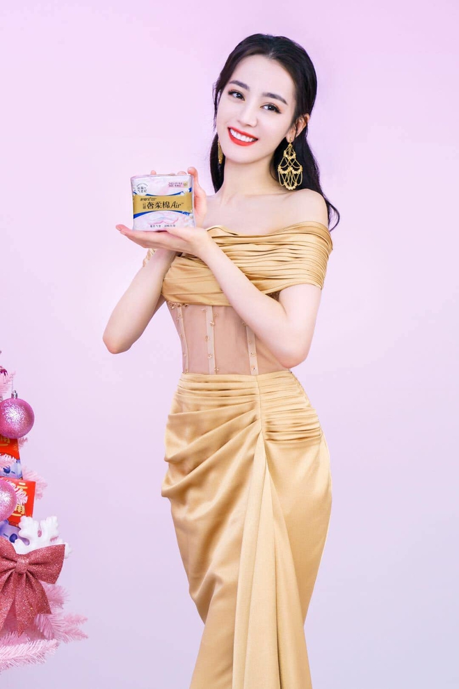 EQ của Nhiệt Ba cao ngất thế n&agrave;y, bảo sao thương hiệu n&agrave;o cũng trải thảm đỏ săn đ&oacute;n - Ảnh 7.