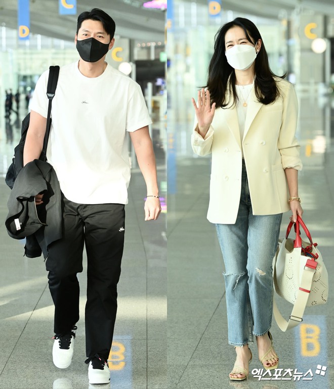 Clip Hyun Bin v&agrave; Son Ye Jin n&aacute;o loạn s&acirc;n bay Mỹ: Nam t&agrave;i tử li&ecirc;n tục k&eacute;o tay bảo vệ vợ trước đ&aacute;m đ&ocirc;ng, chị đẹp n&eacute;p s&aacute;t b&ecirc;n chồng - Ảnh 16.