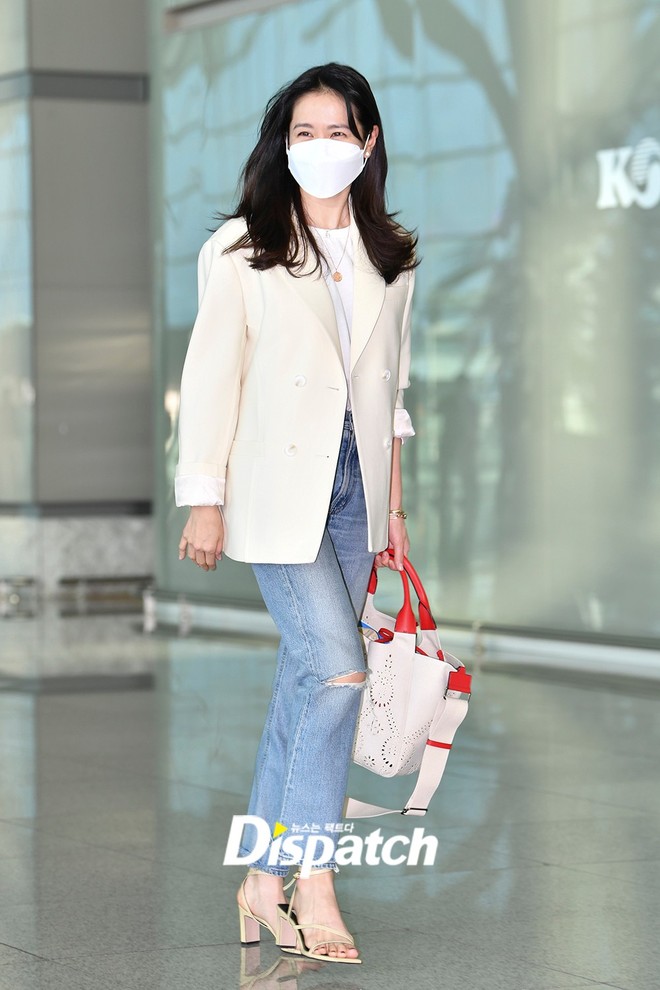 Hyun Bin v&agrave; Son Ye Jin đổ bộ s&acirc;n bay đi hưởng tuần trăng mật: Visual s&aacute;ng bừng g&acirc;y n&aacute;o loạn, điểm đến đặc biệt đến mức nghe thấy l&agrave; fan vỡ &ograve;a! - Ảnh 4.