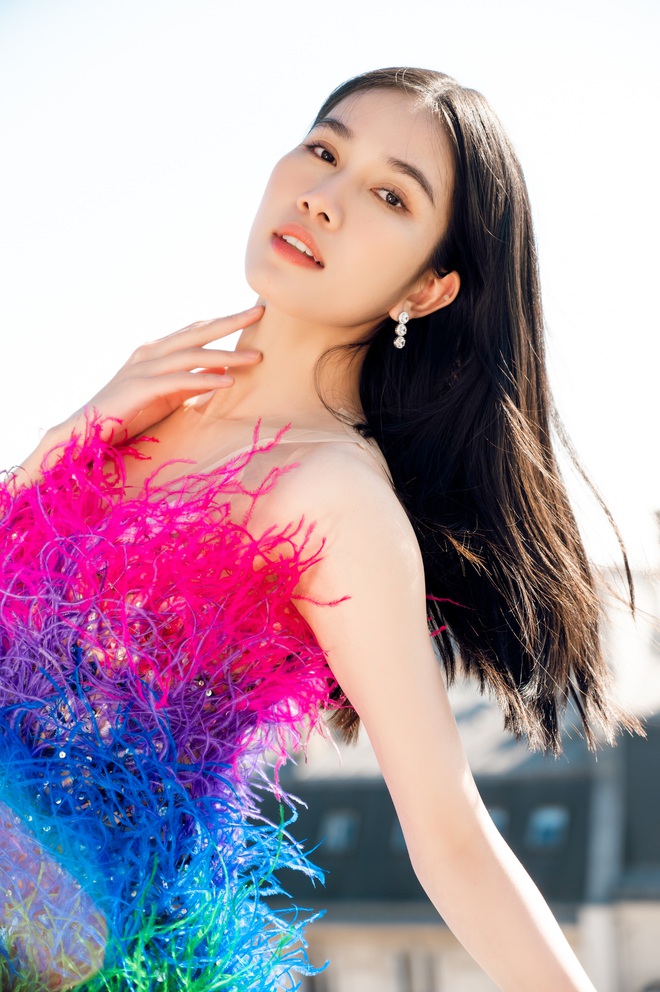Á hậu học giỏi nhất Vbiz thả dáng sang - xịn - mịn chuẩn fashionista tại Paris, visual ra sao mà dân tình rần rần? - Ảnh 2.