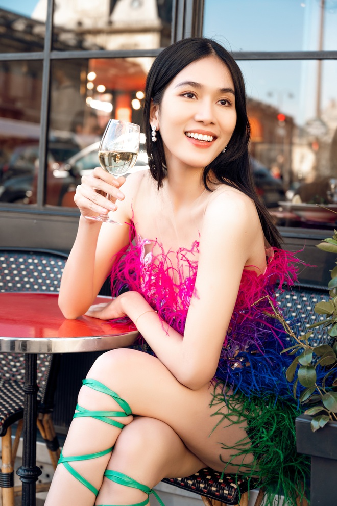 Á hậu học giỏi nhất Vbiz thả dáng sang - xịn - mịn chuẩn fashionista tại Paris, visual ra sao mà dân tình rần rần? - Ảnh 3.
