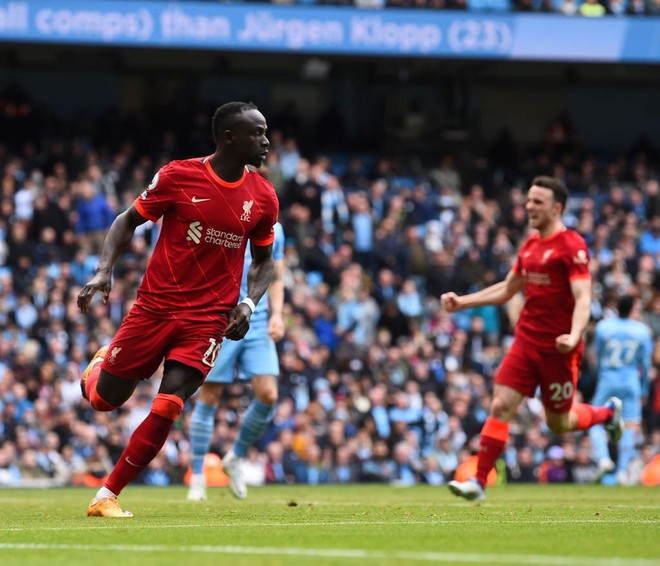 Chung kết Man City vs Liverpool su&yacute;t ph&acirc;n thắng bại, cuộc đua Ngoại hạng Anh n&oacute;ng đến ph&uacute;t cuối - Ảnh 1.