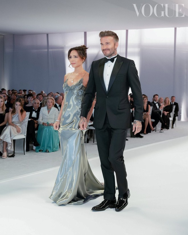 Ảnh HD vợ chồng David Beckham và phu nhân tỷ phú ở đám cưới 91 tỷ ra lò rồi: Bố đẹp trai đến mức bị nhầm thành chú rể là có thật! - Ảnh 3.