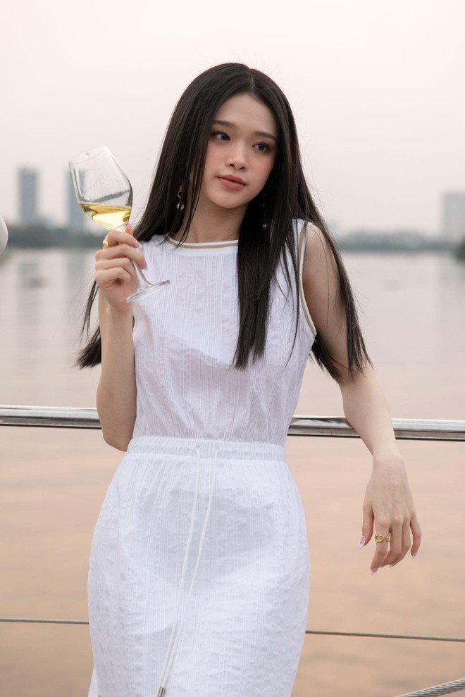 Lan Khu&ecirc;, Hoa hậu Trần Tiểu Vy, Ch&acirc;u B&ugrave;i, Linh Ka đọ sắc một ch&iacute;n một mười tại sự kiện ra mắt BST mới từ GIGI - Ảnh 3.