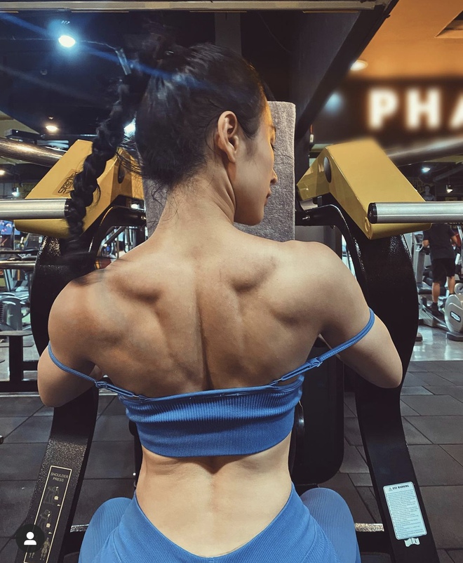 Angela Phương Trinh cởi áo khoe body săn chắc, netizen hú hồn vì điểm này? - Ảnh 2.