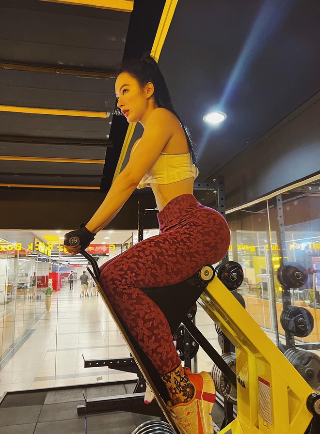 Angela Phương Trinh cởi &aacute;o khoe body săn chắc, netizen h&uacute; hồn v&igrave; điểm n&agrave;y? - Ảnh 4.