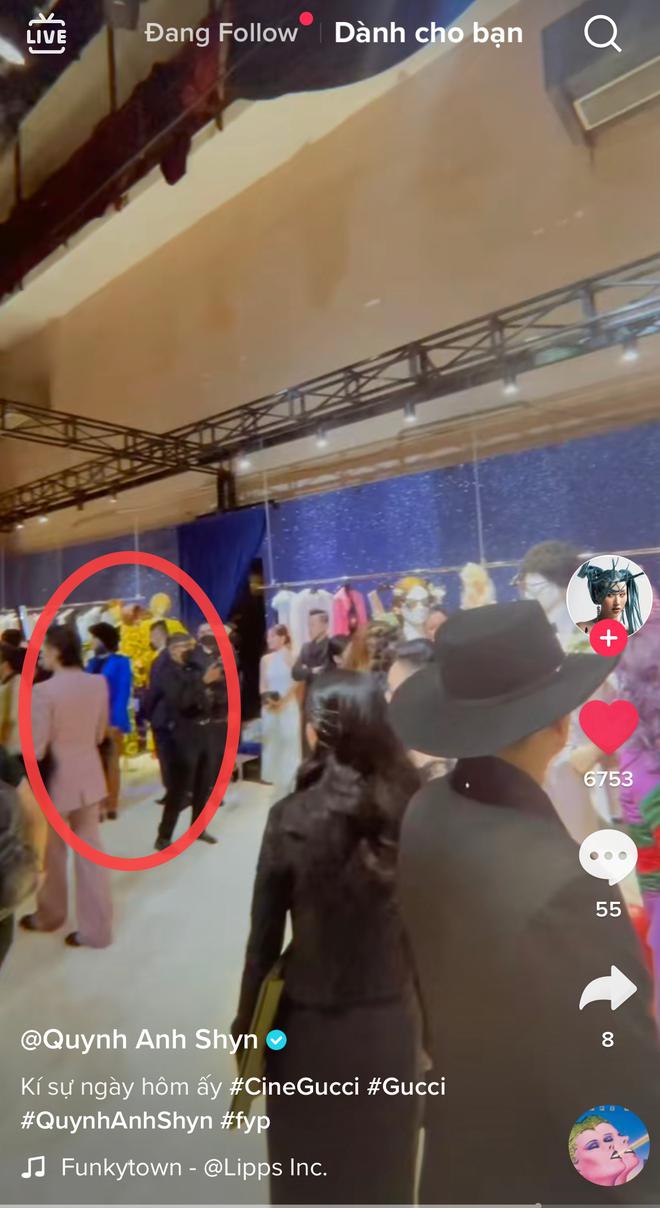 Chi Pu lọt v&agrave;o ống k&iacute;nh của Quỳnh Anh Shyn hậu drama cạch mặt, g&oacute;c quay h&eacute; lộ th&aacute;i độ cả hai ở sự kiện! - Ảnh 3.