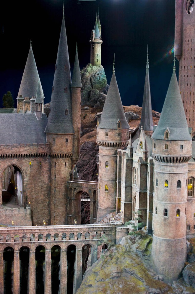 Thì ra lâu đài Hogwarts có thật chứ chẳng cần CGI, bảo sao cảnh Harry Potter đi học chưa bao giả “giả trân” - Ảnh 3.