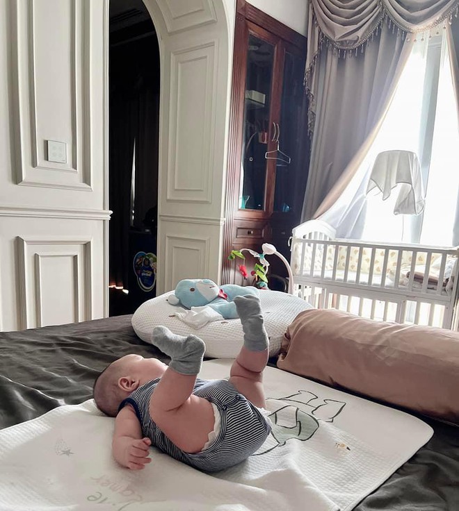 1 sao Việt bị soi cho qu&yacute; tử h&agrave;o m&ocirc;n d&ugrave;ng đồ chơi nguy hiểm, mẹ bỉm giải th&iacute;ch thế n&agrave;o? - Ảnh 4.