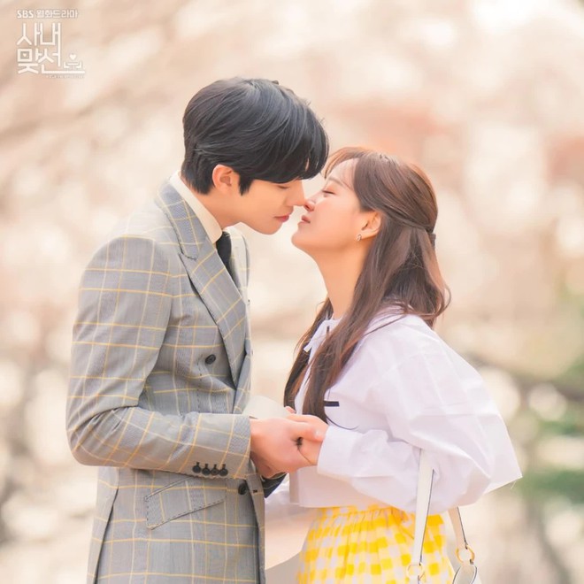 Mê mẩn loạt cảnh hoa anh đào siêu lãng mạn ở phim Hàn: A Business Proposal ngọt đến lụi tim, cái tên cuối đẹp mê hồn - Ảnh 1.