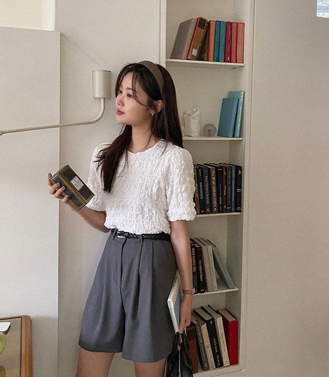 Kiểu quần short khiến denim short thất thế: Diện l&ecirc;n vẫn trẻ trung, đ&atilde; vậy c&ograve;n thanh lịch hơn nhiều - Ảnh 9.
