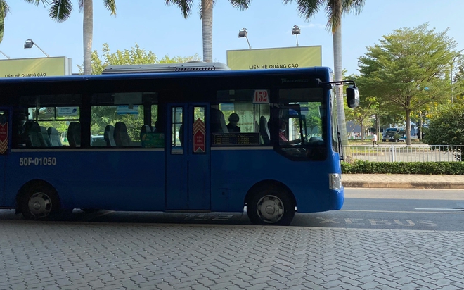 Thêm điểm đón khách của xe buýt để giảm ùn ứ tại sân bay Tân Sơn Nhất - Ảnh 1.