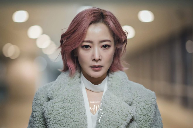 Ngất ng&acirc;y thời trang của 3 mỹ nh&acirc;n phim H&agrave;n hot nhất hiện nay: Kim Hee Sun qu&aacute; sang chảnh, Han Ji Min đẹp như n&agrave;ng thơ - Ảnh 1.