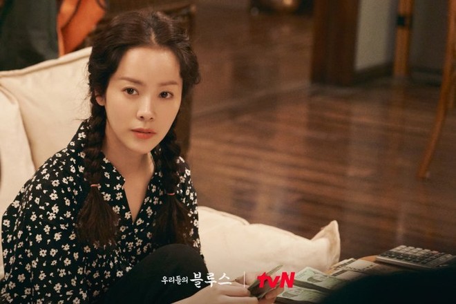 Ngất ng&acirc;y thời trang của 3 mỹ nh&acirc;n phim H&agrave;n hot nhất hiện nay: Kim Hee Sun qu&aacute; sang chảnh, Han Ji Min đẹp như n&agrave;ng thơ - Ảnh 10.