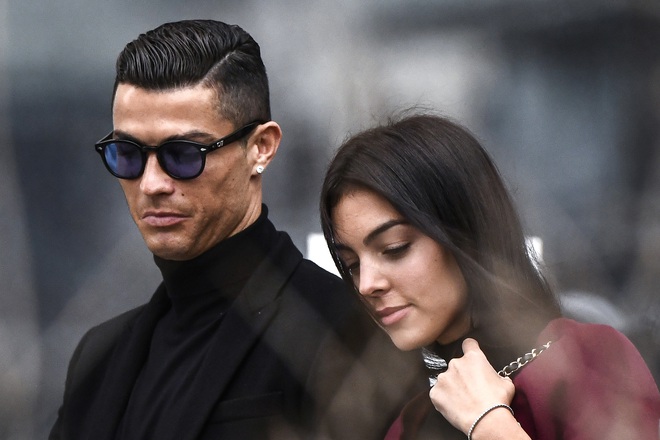 Cristiano Ronaldo xót xa báo tin con trai qua đời, dàn sao thế giới và hơn 9 triệu fan chia buồn khôn xiết - Ảnh 2.