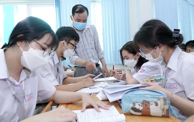 Kỳ thi tốt nghiệp THPT 2022: Thí sinh là F0, F1 sẽ dự thi thế nào? - Ảnh 1.