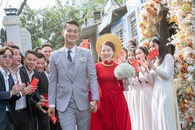 Cặp đ&ocirc;i Người Ấy L&agrave; Ai từng khiến Hương Giang kh&oacute;c 3 năm trước nay đ&atilde; hạnh ph&uacute;c đ&oacute;n &aacute;i nữ đầu l&ograve;ng - Ảnh 6.