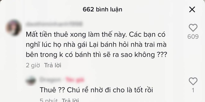 Clip phản cảm: Được nhờ bê tráp ăn hỏi, nam thanh niên hồn nhiên bóc bánh trong lễ để ăn vì nhà cô dâu xa quá - Ảnh 2.