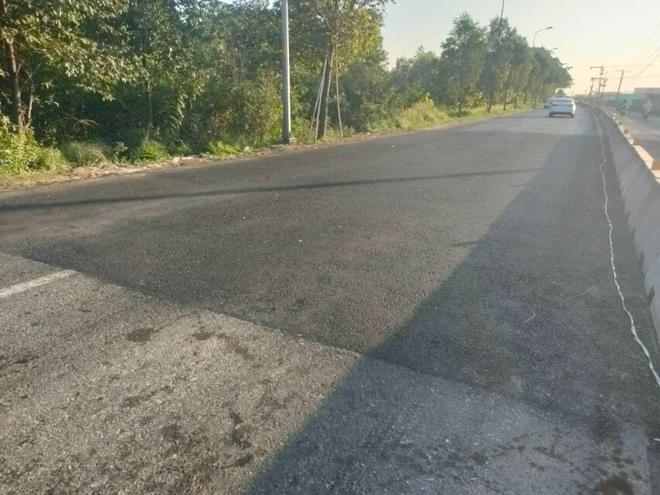 Hố &ldquo;tử thần&rdquo; su&yacute;t nuốt chửng xe tải ở TP.HCM đ&atilde; được v&aacute; sau 24 giờ - Ảnh 2.