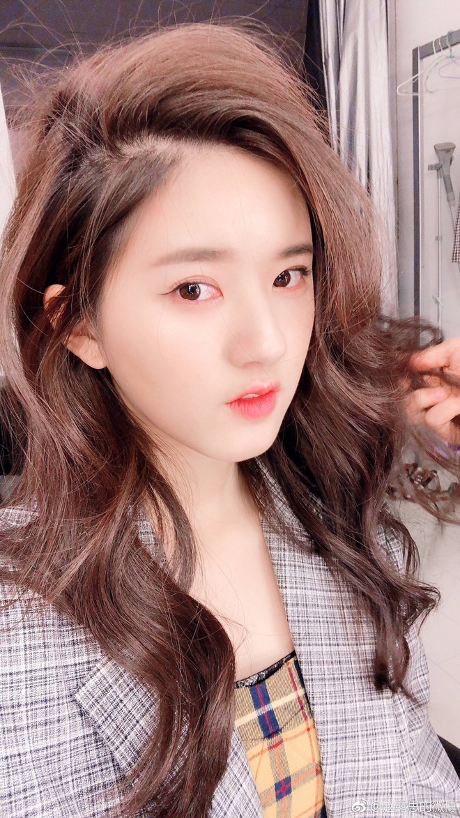 Mỹ nh&acirc;n tr&agrave; xanh Triệu Lộ Tư c&oacute; 5 chi&ecirc;u dưỡng t&oacute;c bồng bềnh d&agrave;y mượt khiến ai cũng phải ghen tị - Ảnh 5.