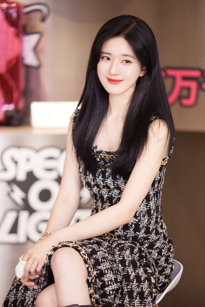 Mỹ nh&acirc;n tr&agrave; xanh Triệu Lộ Tư c&oacute; 5 chi&ecirc;u dưỡng t&oacute;c bồng bềnh d&agrave;y mượt khiến ai cũng phải ghen tị - Ảnh 6.