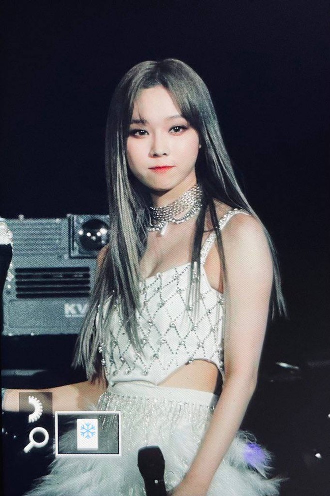 aespa và loạt ảnh cực hiếm ở Coachella 2022: Visual đỉnh cao nhưng outfit như copy BLACKPINK? - Ảnh 10.