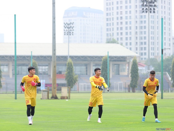 HLV Park hé lộ 2 cầu thủ U23 Việt Nam bị loại trước SEA Games 31 - Ảnh 1.