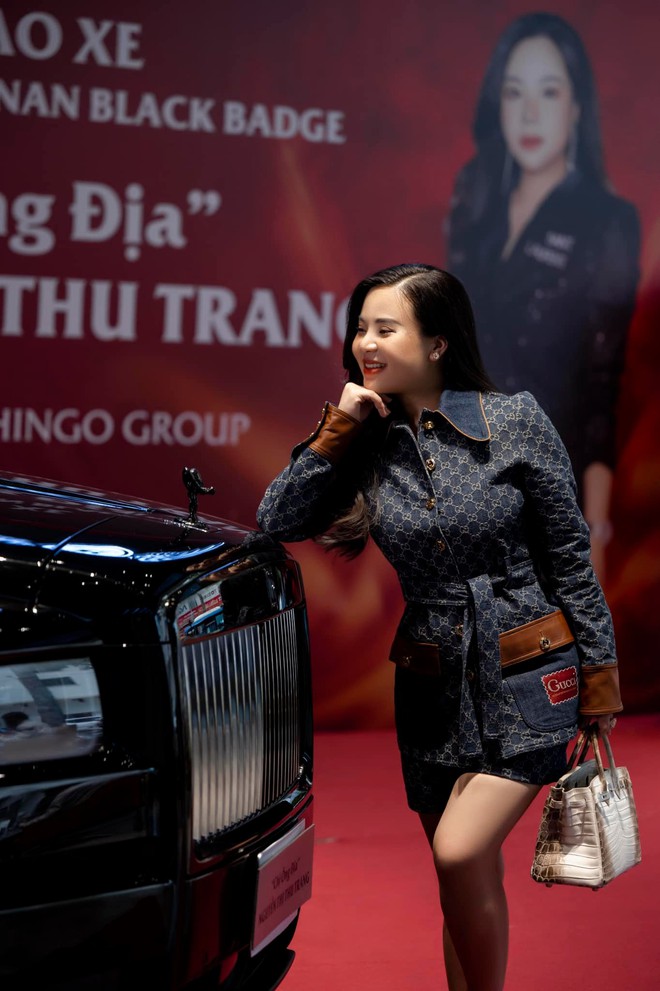"Biệt thự di động" Rolls Royce Cullinan Black Badge khoảng 60 tỷ lăn bánh tại Việt Nam, danh tính nữ doanh nhân sở hữu gây bất ngờ - Ảnh 2.