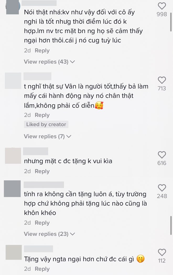 Tranh cãi hành động Khánh Vân nhường hoa cho nhà thiết kế: Rốt cuộc tinh tế hay kém duyên? - Ảnh 5.