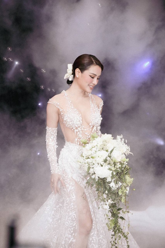 Netizen nổ ra tranh cãi trái chiều bộ váy cưới của Phương Trinh Jolie, nguyên do vì điều này? - Ảnh 5.