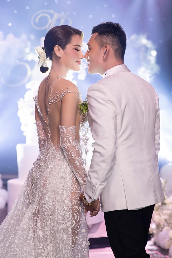 Chú rể Lý Bình tung loạt ảnh nét căng trong hôn lễ, có chia sẻ đầu tiên sau đám cưới đắt đỏ với Phương Trinh Jolie  - Ảnh 5.