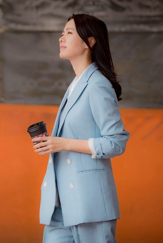 Son Ye Jin có tận 9 chiêu diện blazer vừa sang vừa hack tuổi trẻ trung hơn hẳn - Ảnh 2.