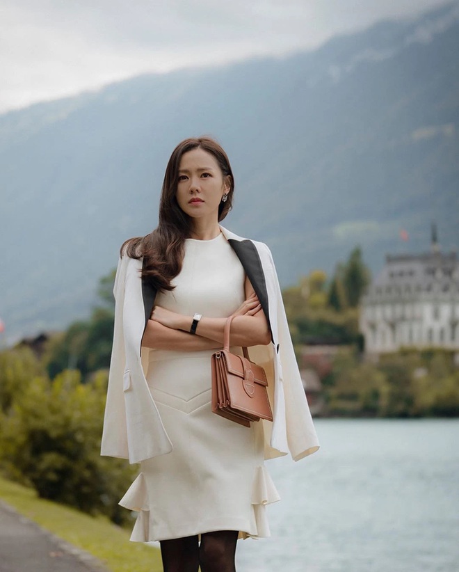 Son Ye Jin c&oacute; tận 9 chi&ecirc;u diện blazer vừa sang vừa hack tuổi trẻ trung hơn hẳn - Ảnh 7.