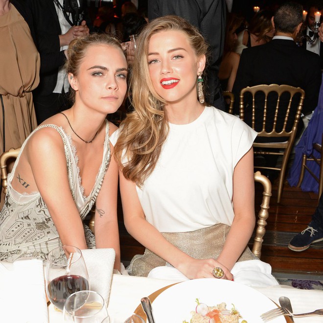 Amber Heard - Cô vợ đánh đập Johnny Depp là ai? Mỹ nhân đẹp nhất hành tinh bạo hành 2 cuộc hôn nhân, ngoại tình tay 3 với tỷ phú Twitter - Ảnh 19. Amber Heard - Cô vợ đánh đập Johnny Depp là ai? Mỹ nhân đẹp nhất hành tinh bạo hành 2 cuộc hôn nhân, ngoại tình tay 3 với tỷ phú Twitter - Ảnh 19.