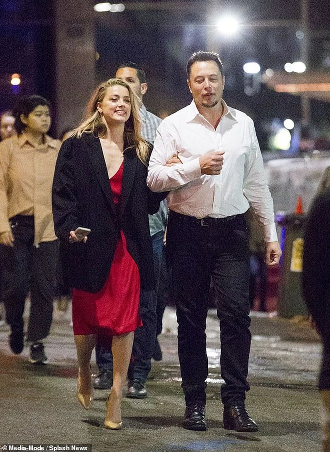 Amber Heard - Cô vợ đánh đập Johnny Depp là ai? Mỹ nhân đẹp nhất hành tinh bạo hành 2 cuộc hôn nhân, ngoại tình tay 3 với tỷ phú Twitter - Ảnh 19. Amber Heard - Cô vợ đánh đập Johnny Depp là ai? Mỹ nhân đẹp nhất hành tinh bạo hành 2 cuộc hôn nhân, ngoại tình tay 3 với tỷ phú Twitter - Ảnh 19.